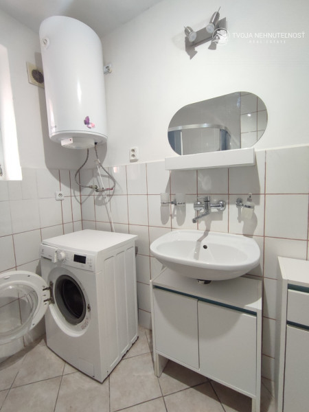 Na predaj tehlový 2 izbový byt s balkónom v blízkosti OC NOVUM, aktuálne prenajatý