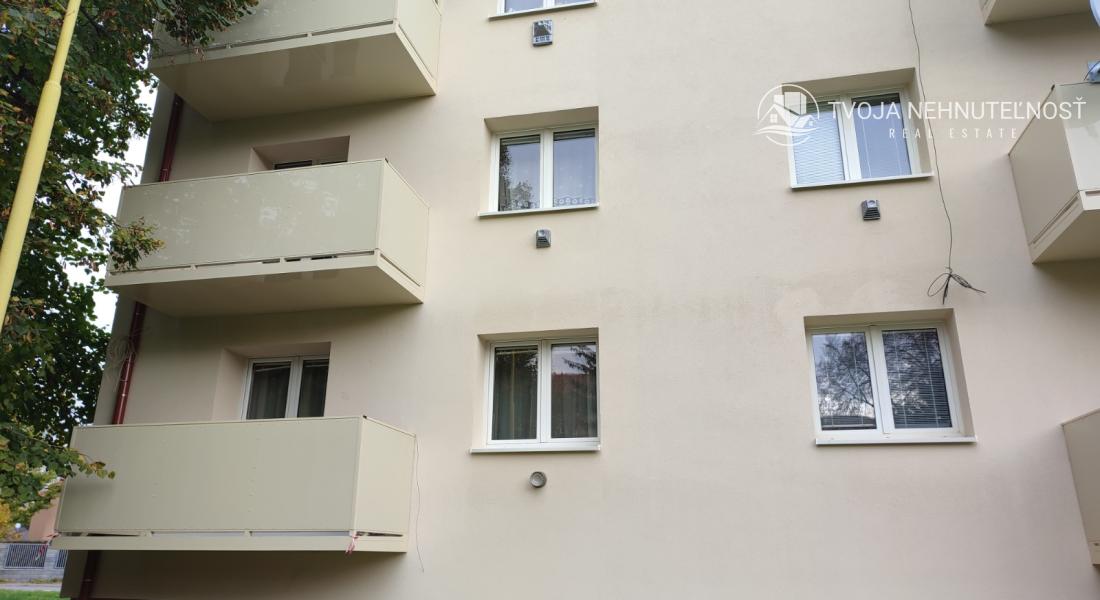 Na predaj tehlový 2 izbový byt s balkónom v blízkosti OC NOVUM, aktuálne prenajatý