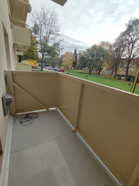 Na predaj tehlový 2 izbový byt s balkónom v blízkosti OC NOVUM, aktuálne prenajatý