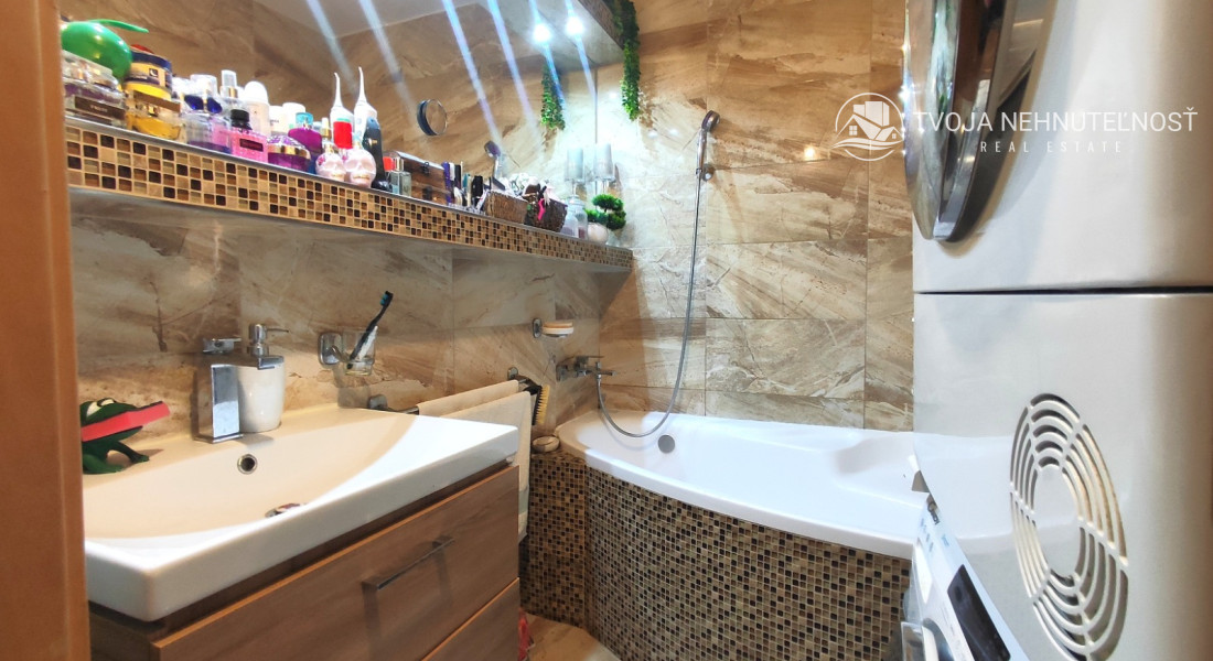 Dizajnovo prepracovaný lukratívny 4 izbový byt Sídlisko 3, klíma, loggia s tieniacimi fóliami