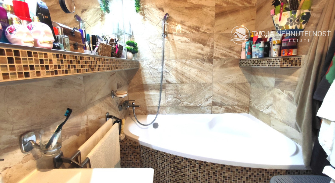 Dizajnovo prepracovaný lukratívny 4 izbový byt Sídlisko 3, klíma, loggia s tieniacimi fóliami