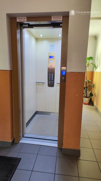 REZERVOVANÝ ... 3 izbový byt so skvelým výhľadom Tomášikova ulica, zrekonštruovaný, s klimatizáciou