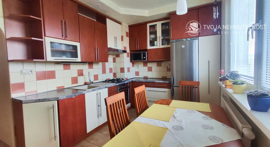 REZERVOVANÝ ... 3 izbový byt so skvelým výhľadom Tomášikova ulica, zrekonštruovaný, s klimatizáciou