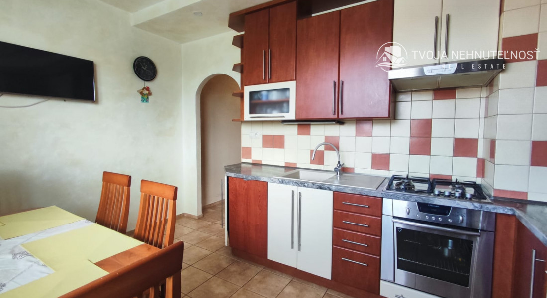 REZERVOVANÝ ... 3 izbový byt so skvelým výhľadom Tomášikova ulica, zrekonštruovaný, s klimatizáciou