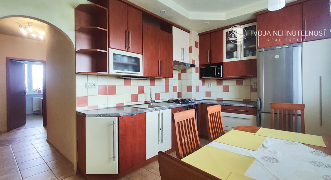 REZERVOVANÝ ... 3 izbový byt so skvelým výhľadom Tomášikova ulica, zrekonštruovaný, s klimatizáciou