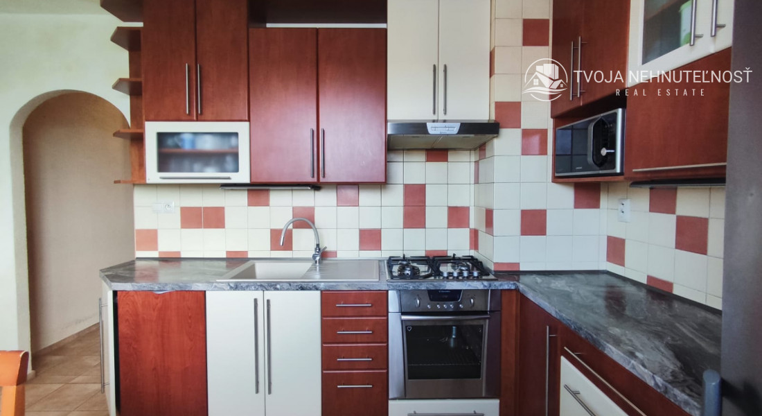 REZERVOVANÝ ... 3 izbový byt so skvelým výhľadom Tomášikova ulica, zrekonštruovaný, s klimatizáciou