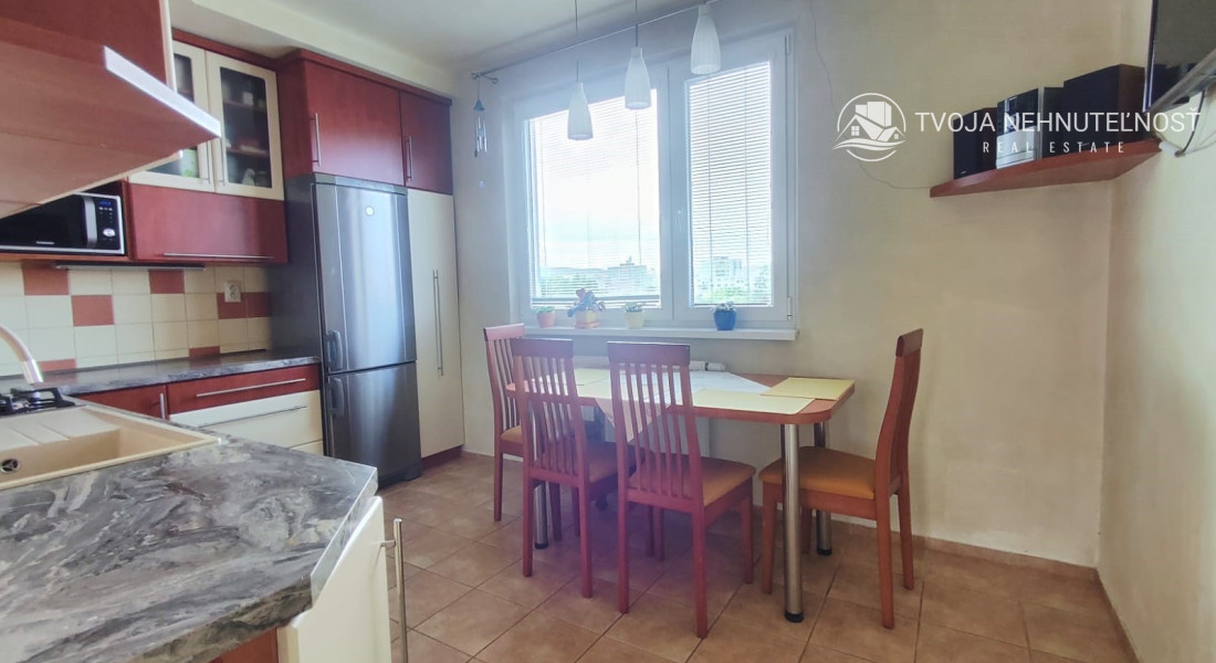 REZERVOVANÝ ... 3 izbový byt so skvelým výhľadom Tomášikova ulica, zrekonštruovaný, s klimatizáciou