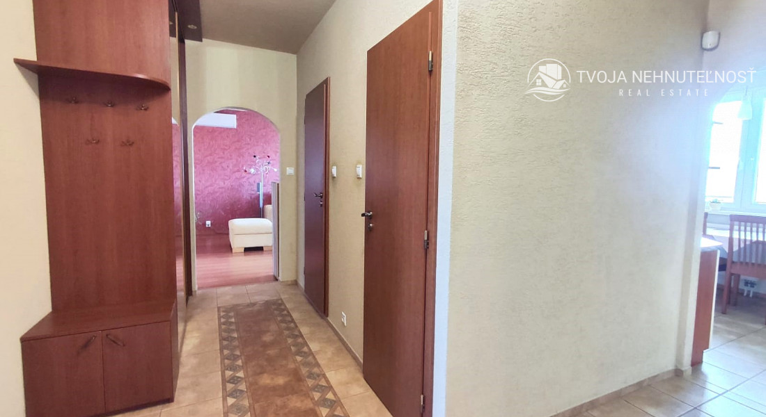 REZERVOVANÝ ... 3 izbový byt so skvelým výhľadom Tomášikova ulica, zrekonštruovaný, s klimatizáciou