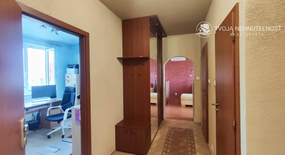 REZERVOVANÝ ... 3 izbový byt so skvelým výhľadom Tomášikova ulica, zrekonštruovaný, s klimatizáciou