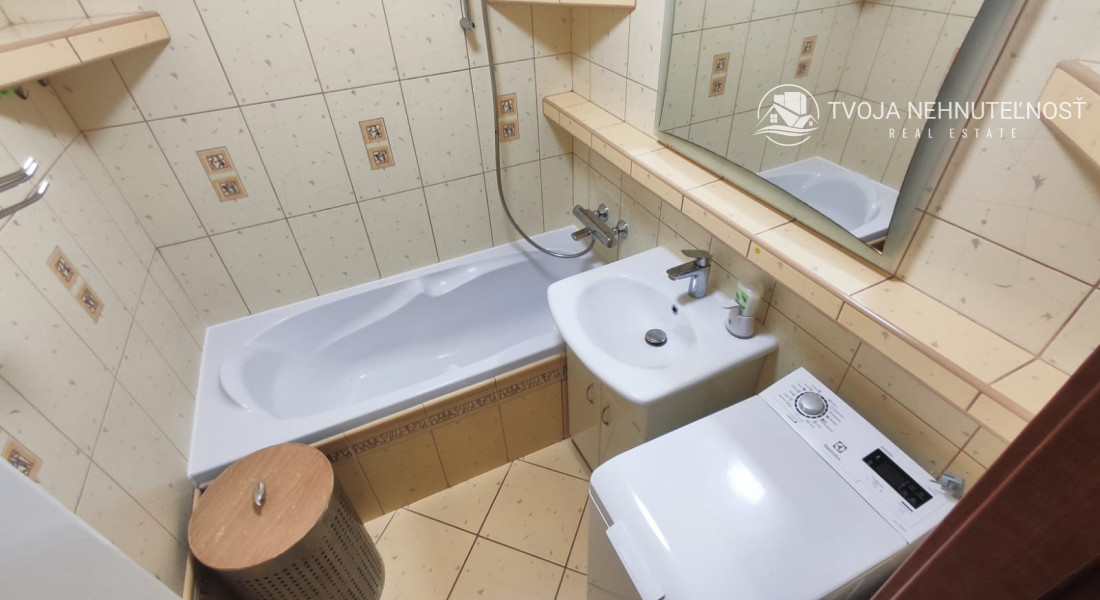 REZERVOVANÝ ... 3 izbový byt so skvelým výhľadom Tomášikova ulica, zrekonštruovaný, s klimatizáciou