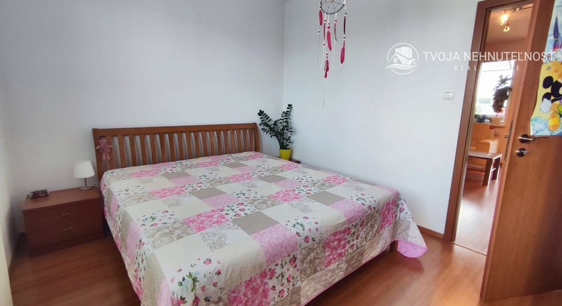 REZERVOVANÝ ... 3 izbový byt so skvelým výhľadom Tomášikova ulica, zrekonštruovaný, s klimatizáciou