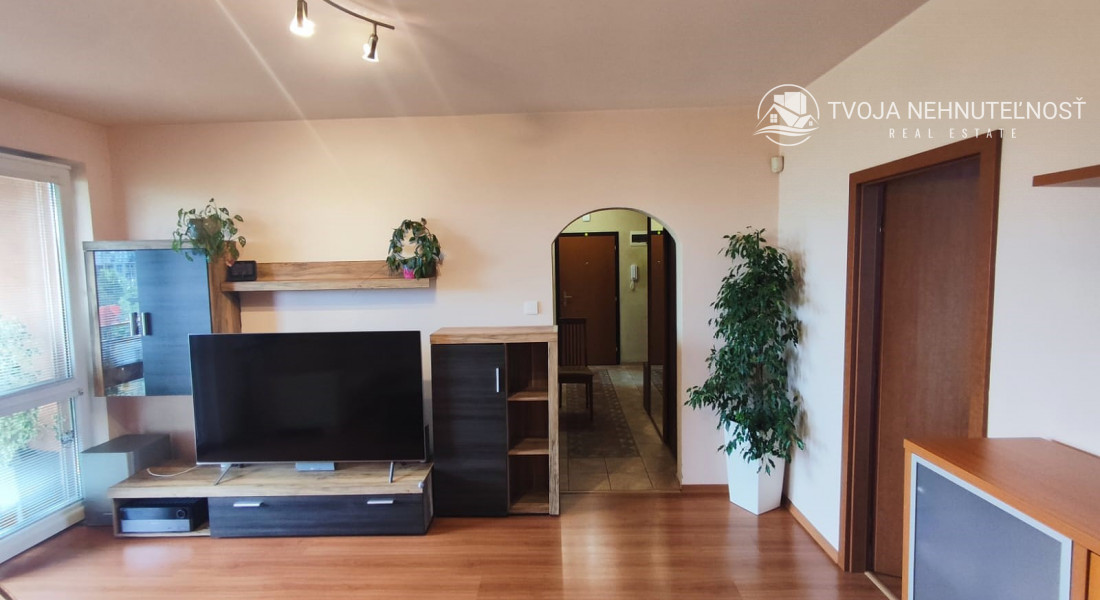 REZERVOVANÝ ... 3 izbový byt so skvelým výhľadom Tomášikova ulica, zrekonštruovaný, s klimatizáciou