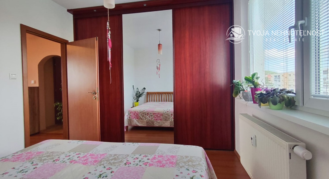 REZERVOVANÝ ... 3 izbový byt so skvelým výhľadom Tomášikova ulica, zrekonštruovaný, s klimatizáciou