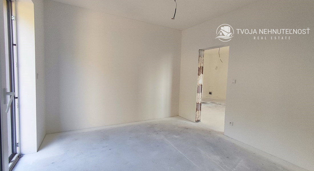 Bývajte do 2 mesiacov - zdravý tehlový 4 izbový dom Medzany, pozemok 589 m2