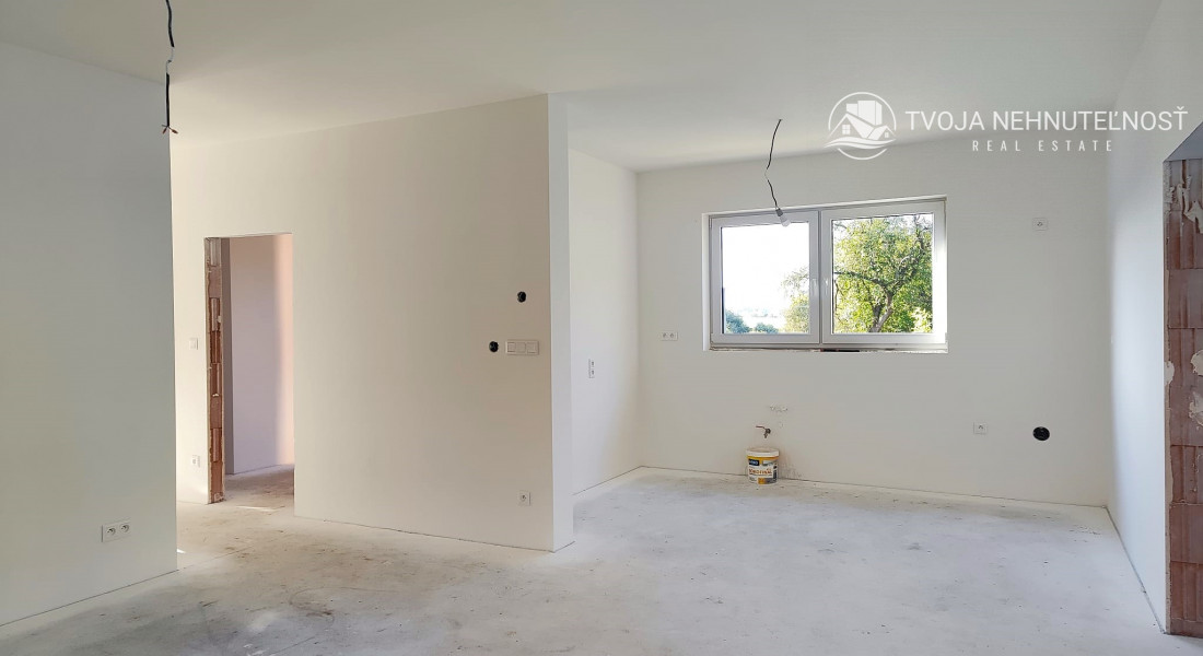 Bývajte do 2 mesiacov - zdravý tehlový 4 izbový dom Medzany, pozemok 589 m2