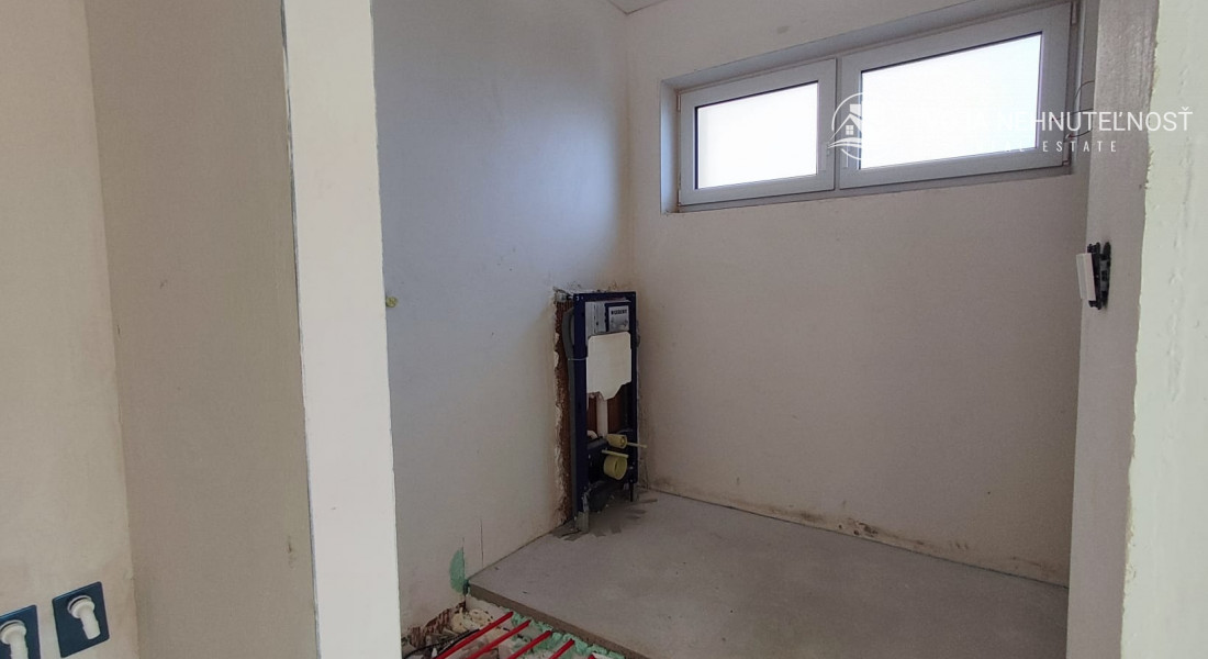 Bývajte do 2 mesiacov - zdravý tehlový 4 izbový dom Medzany, pozemok 589 m2