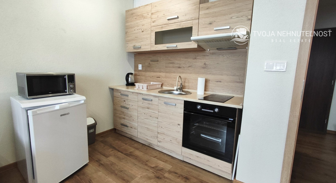 Prenajatá do 1.11.2026...Priestranná zariadená garsónka pre 1-2 osoby, Kotrádova ulica, Prešov