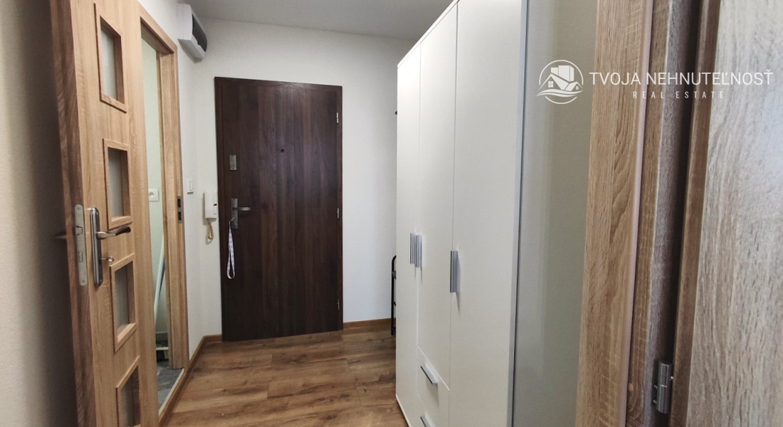 Prenajatá do 1.11.2026...Priestranná zariadená garsónka pre 1-2 osoby, Kotrádova ulica, Prešov