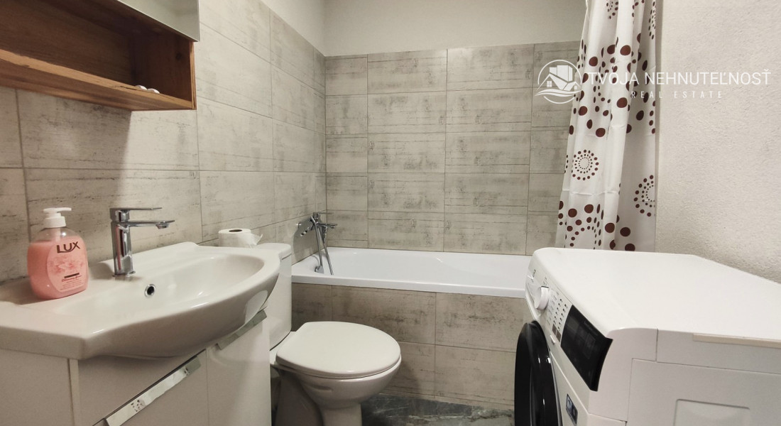 Prenajatá do 1.11.2026...Priestranná zariadená garsónka pre 1-2 osoby, Kotrádova ulica, Prešov