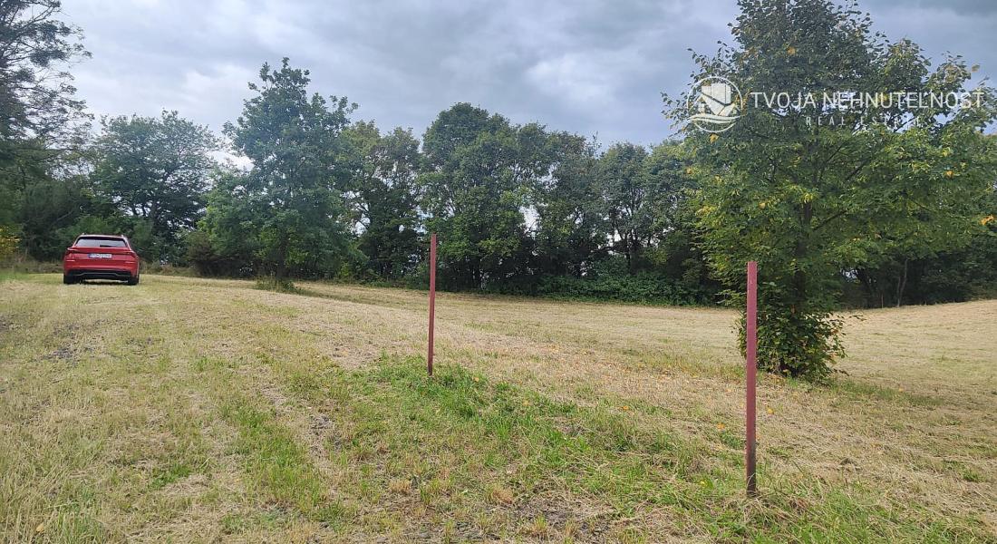 Pozemok v meste - 2408 m2 na rastlinnú alebo živočíšnu výrobu