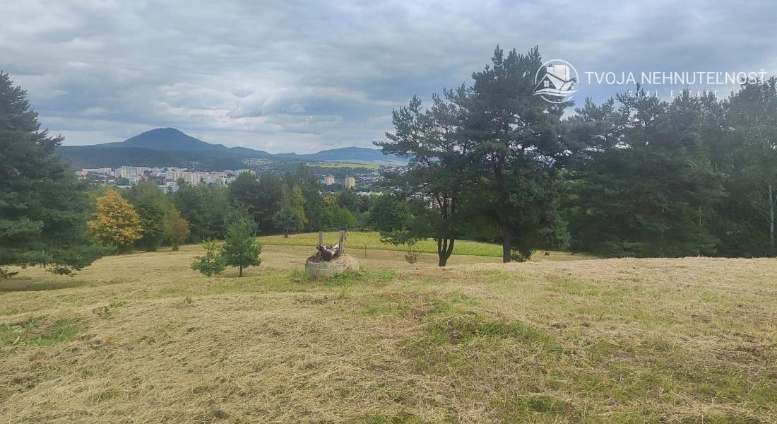 Pozemok v meste - 2408 m2 na rastlinnú alebo živočíšnu výrobu