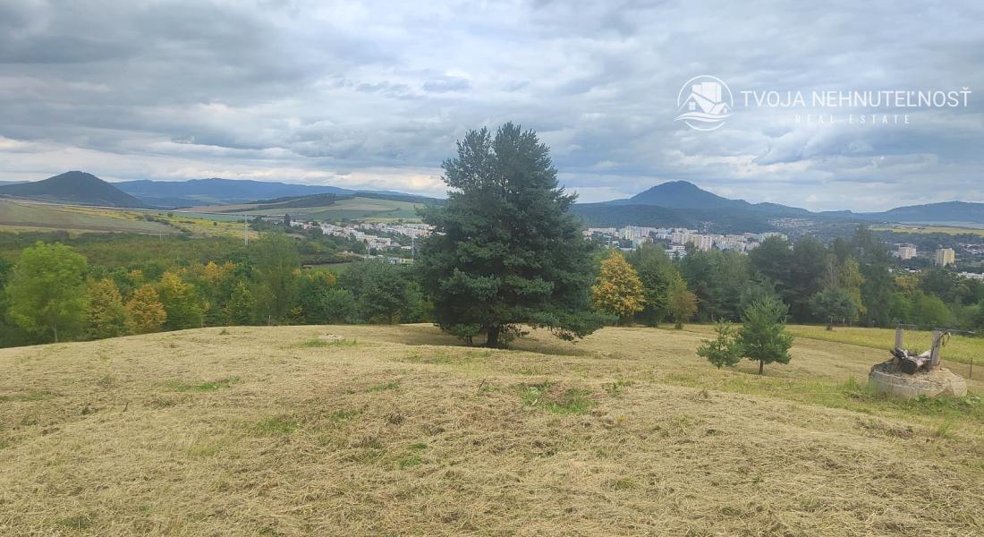 Pozemok v meste - 2408 m2 na rastlinnú alebo živočíšnu výrobu