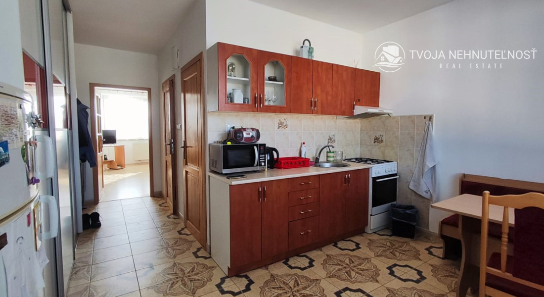 1 izbový byt s krásnym výhľadom Švábska, 42 m2, po rekonštrukcii, 8.poschodie