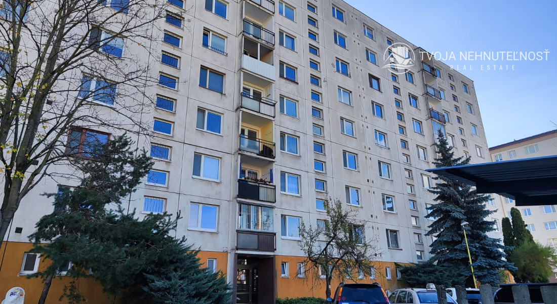 1 izbový byt s krásnym výhľadom Švábska, 42 m2, po rekonštrukcii, 8.poschodie