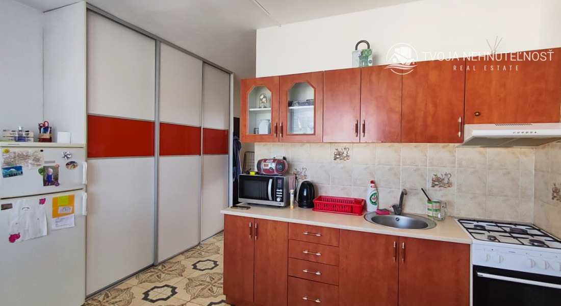 1 izbový byt s krásnym výhľadom Švábska, 42 m2, po rekonštrukcii, 8.poschodie