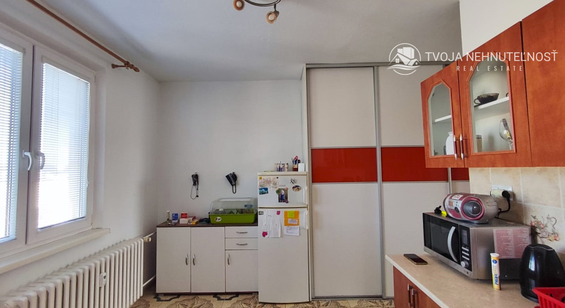 1 izbový byt s krásnym výhľadom Švábska, 42 m2, po rekonštrukcii, 8.poschodie