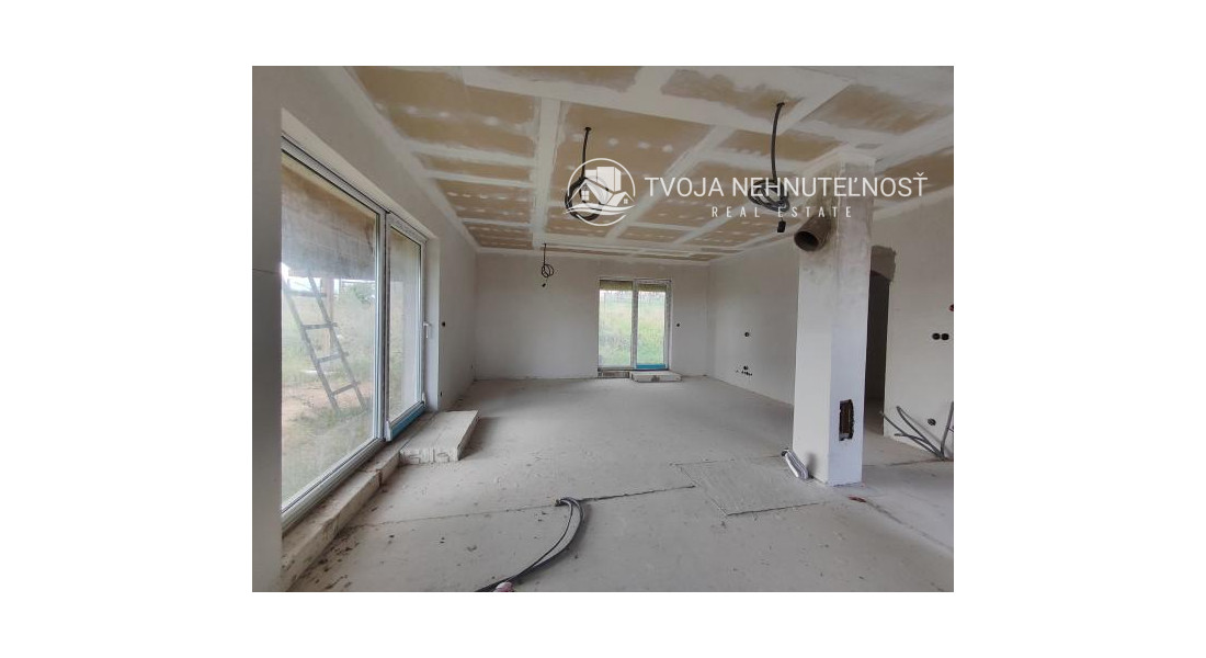 5 izbový rodinný holodom na veľkorysom pozemku 1050 m2 v obci Podhorany