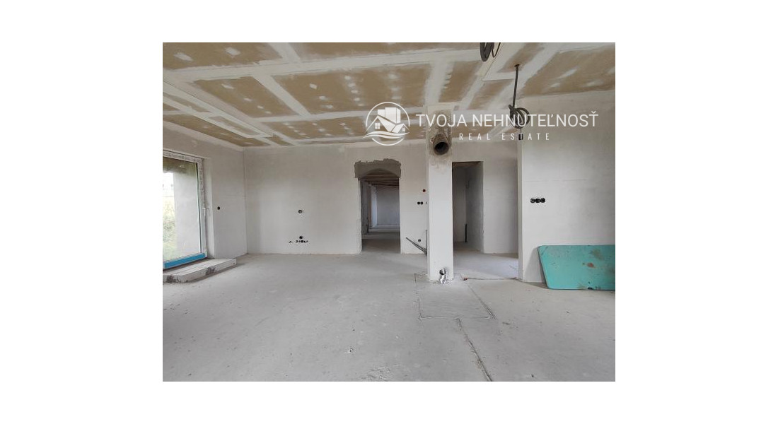 5 izbový rodinný holodom na veľkorysom pozemku 1050 m2 v obci Podhorany