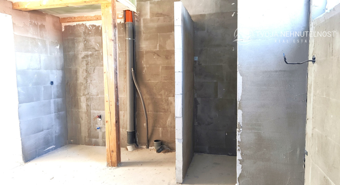 5 izbový rodinný holodom na veľkorysom pozemku 1050 m2 v obci Podhorany