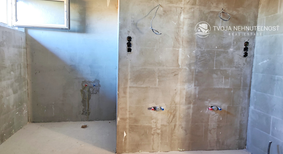 5 izbový rodinný holodom na veľkorysom pozemku 1050 m2 v obci Podhorany