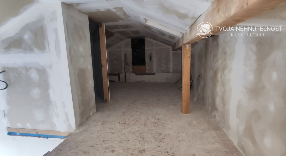 5 izbový rodinný holodom na veľkorysom pozemku 1050 m2 v obci Podhorany