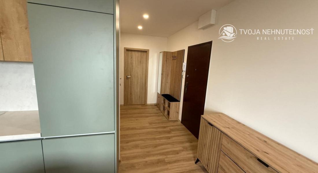 1 izbový byt s krásnym výhľadom Švábska, 42 m2, po rekonštrukcii, 8.poschodie