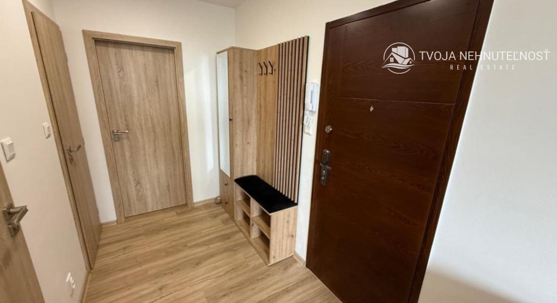 1 izbový byt s krásnym výhľadom Švábska, 42 m2, po rekonštrukcii, 8.poschodie
