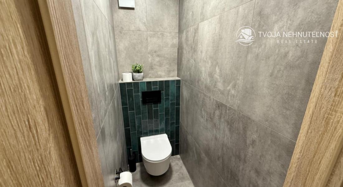 1 izbový byt s krásnym výhľadom Švábska, 42 m2, po rekonštrukcii, 8.poschodie