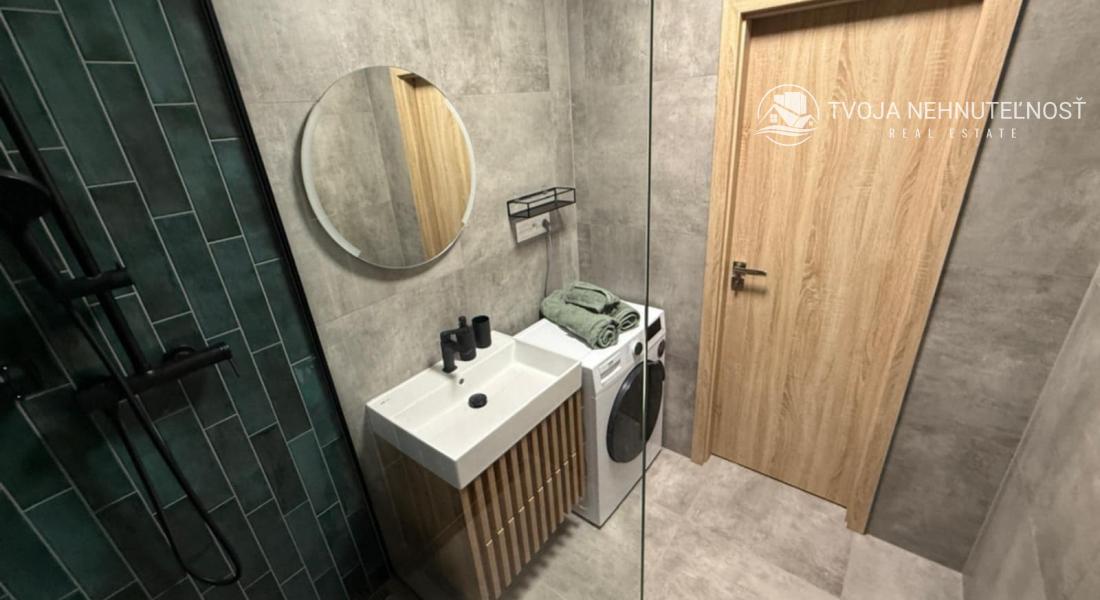 1 izbový byt s krásnym výhľadom Švábska, 42 m2, po rekonštrukcii, 8.poschodie