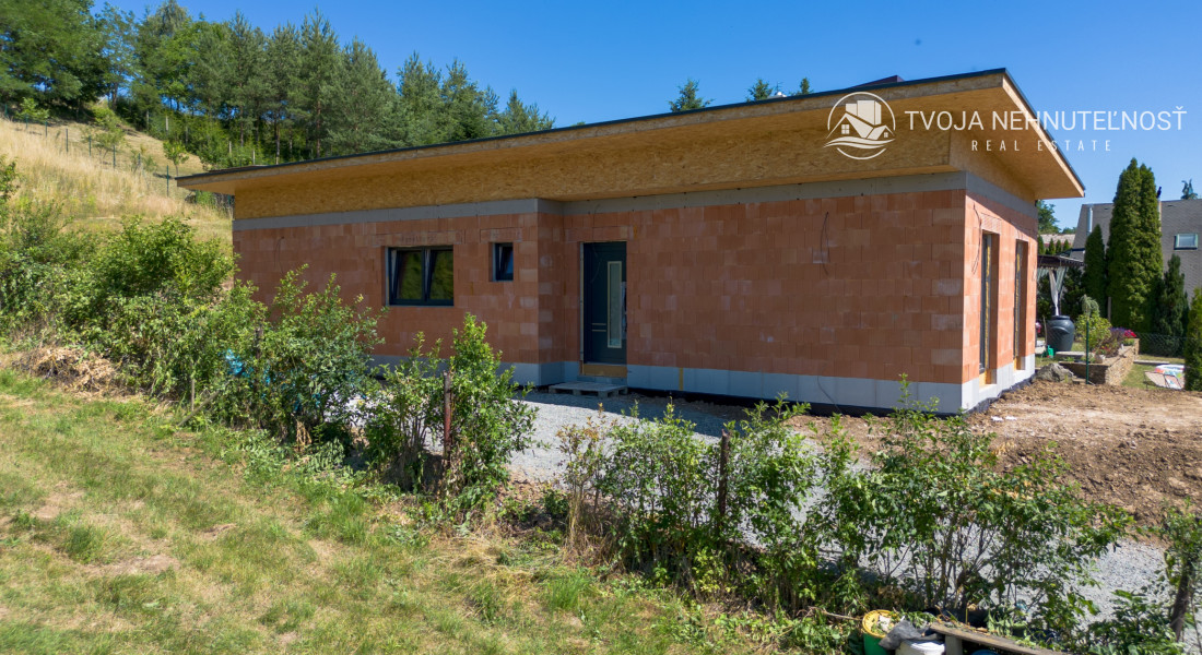 4 izbový rodinný dom obklopený zeleňou, iba s 1 susedom a nádherným výhľadom