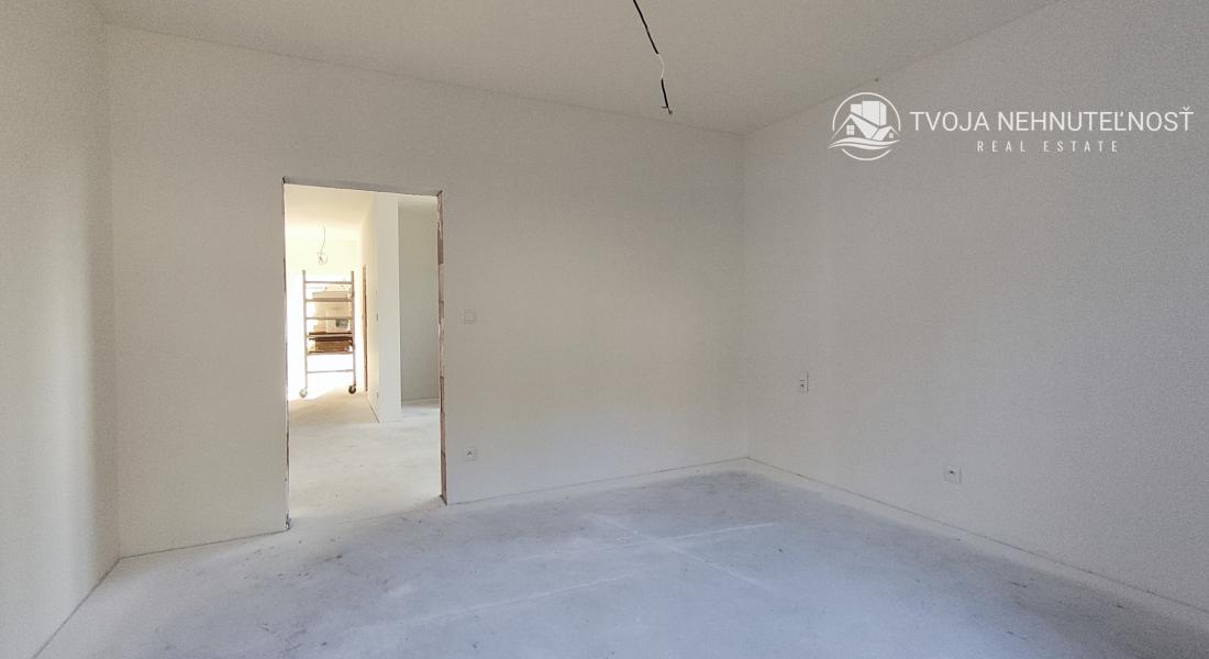 4 izbový rodinný dom obklopený zeleňou, iba s 1 susedom a nádherným výhľadom