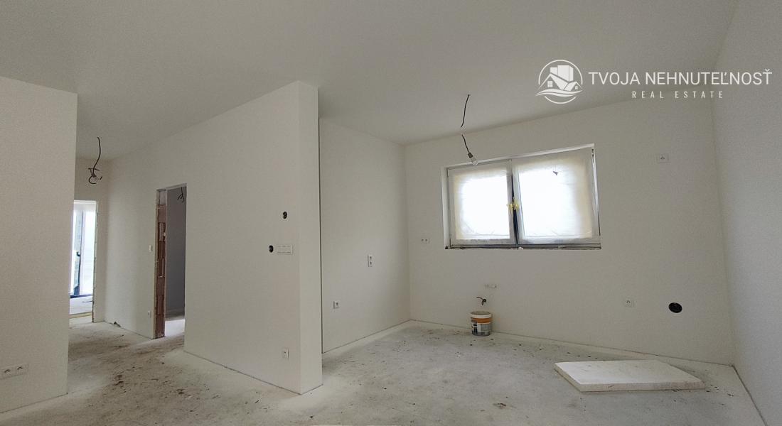 4 izbový rodinný dom obklopený zeleňou, iba s 1 susedom a nádherným výhľadom