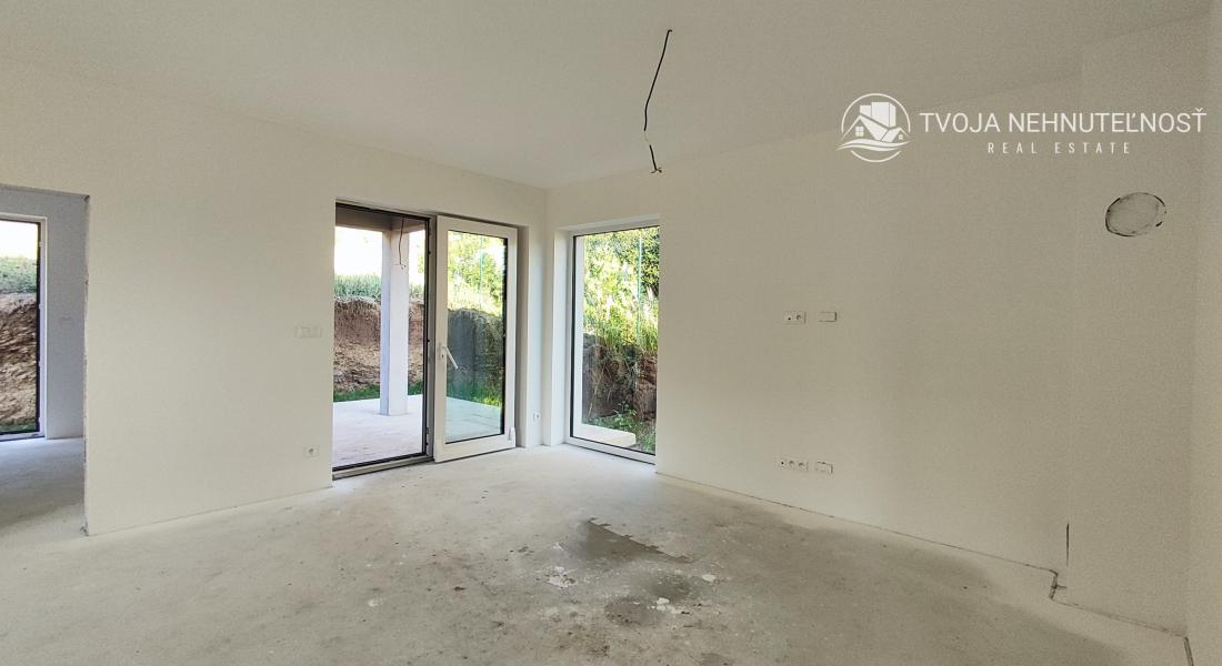 4 izbový rodinný dom obklopený zeleňou, iba s 1 susedom a nádherným výhľadom