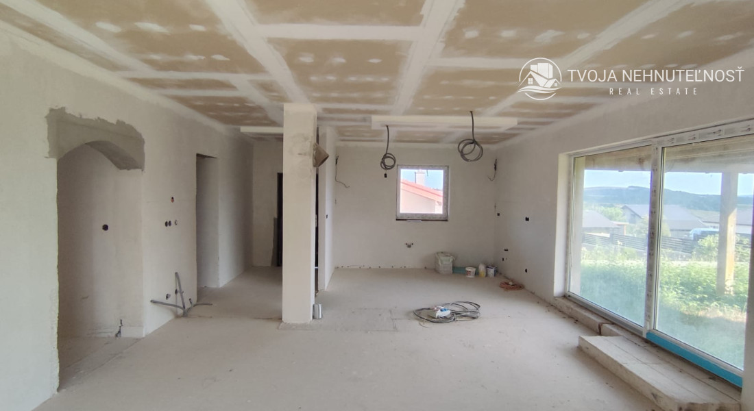 5 izbový rodinný holodom na veľkorysom pozemku 1050 m2 v obci Podhorany