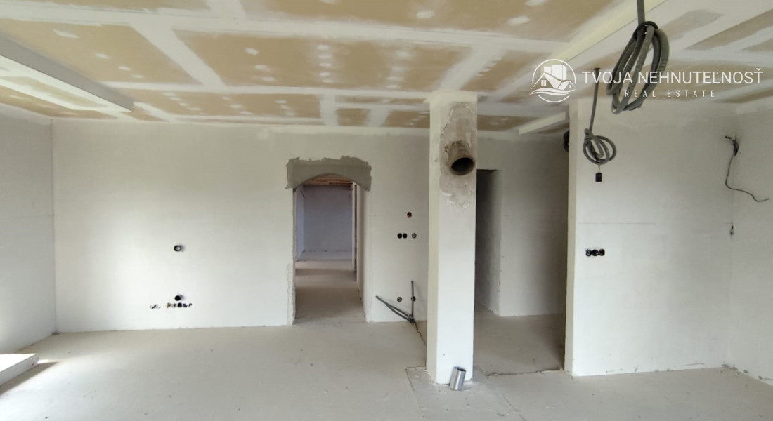 5 izbový rodinný holodom na veľkorysom pozemku 1050 m2 v obci Podhorany