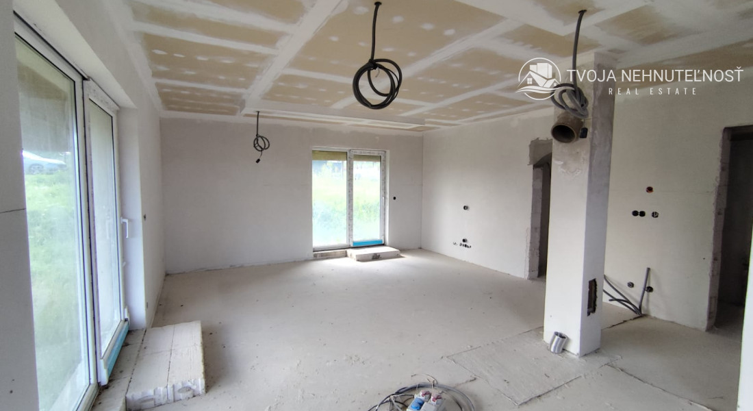 5 izbový rodinný holodom na veľkorysom pozemku 1050 m2 v obci Podhorany