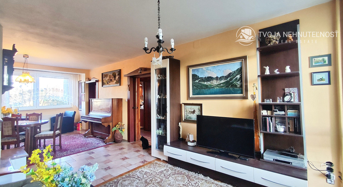 ZNÍŽENÁ CENA.... Dom pre rodinu - 5 izieb, garáž, prístrešok pre auto, slnečný pozemok 600 m2, altánok, podpivničený