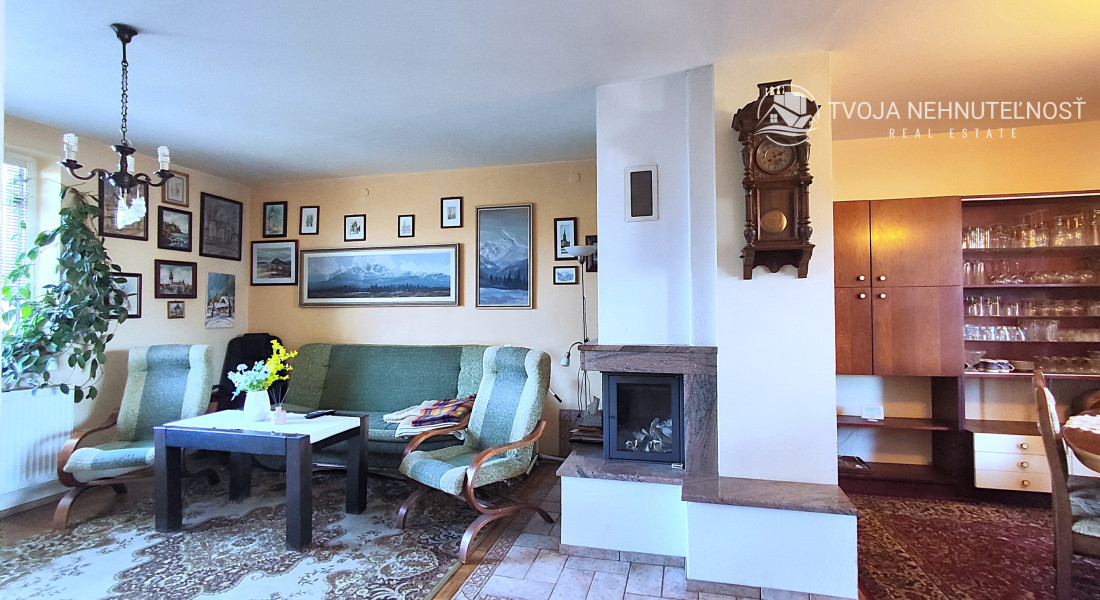 ZNÍŽENÁ CENA.... Dom pre rodinu - 5 izieb, garáž, prístrešok pre auto, slnečný pozemok 600 m2, altánok, podpivničený