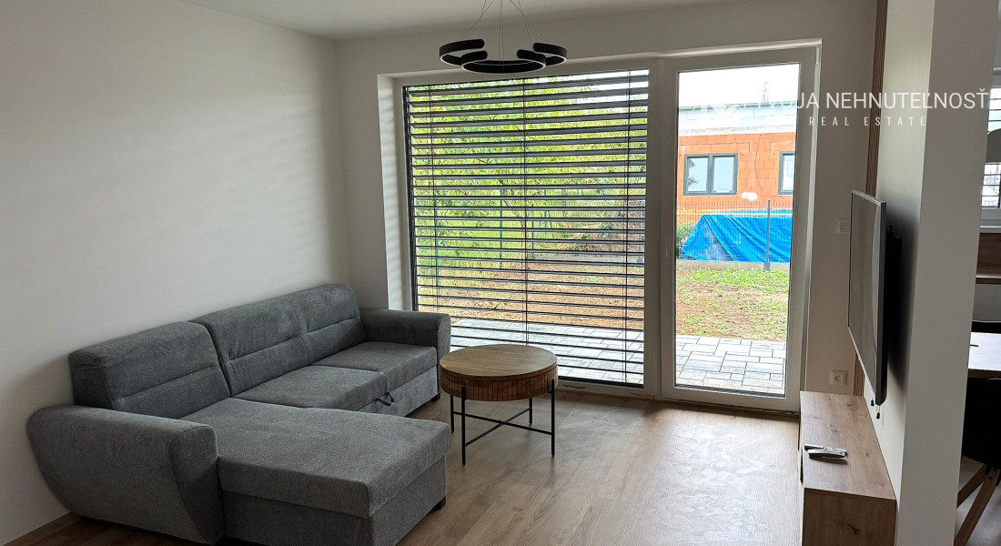 Posledný tehlový 3 izbový rodinný dom na pozemku 280 m2, 2 parkovacie miesta, terasa, záhrada