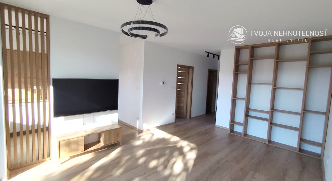 Posledný tehlový 3 izbový rodinný dom na pozemku 280 m2, 2 parkovacie miesta, terasa, záhrada